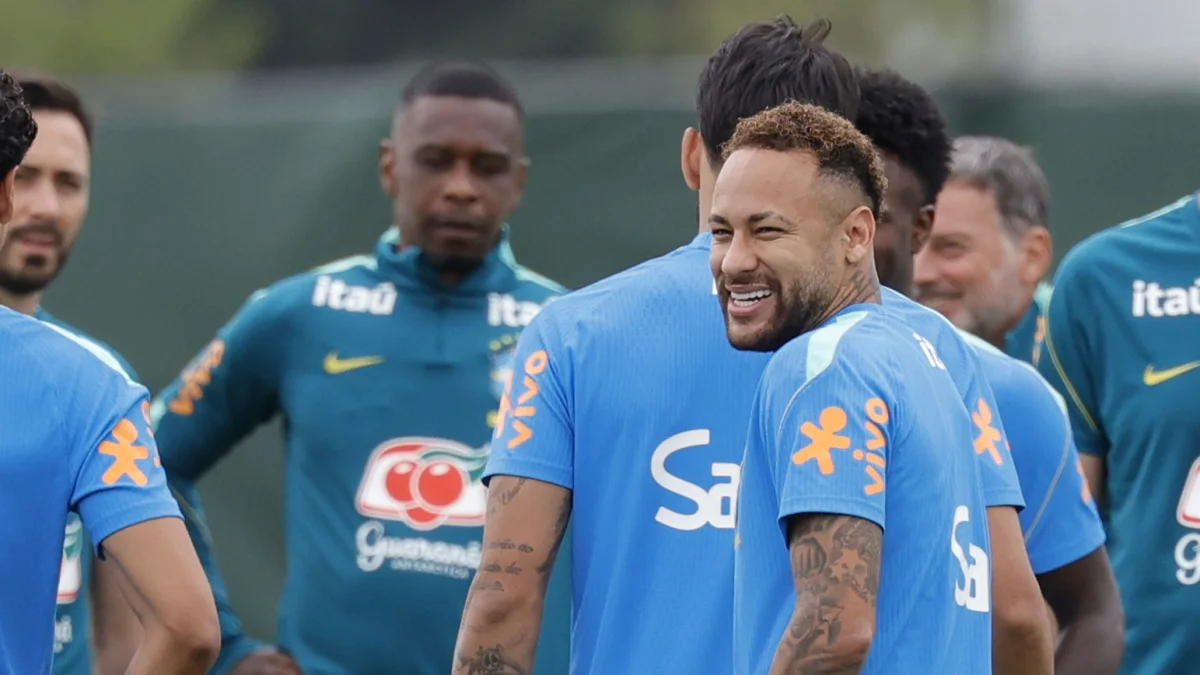 Neymar se ejercita durante un entrenamiento de la Canarinha.