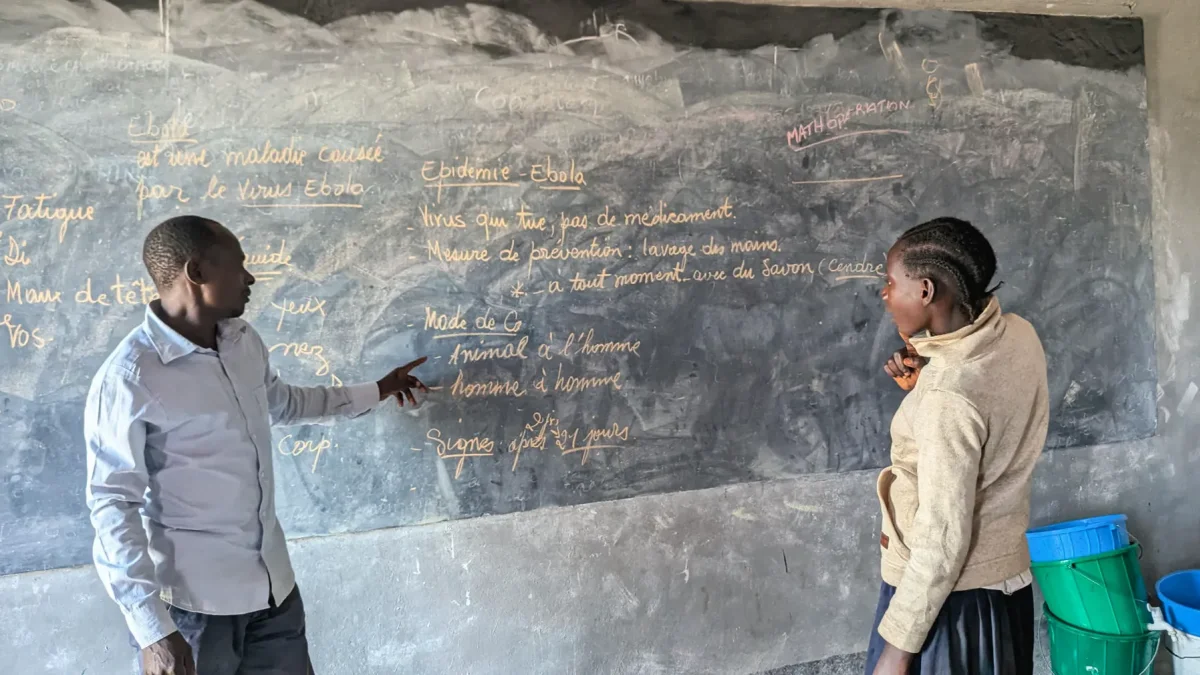 El miedo al ébola y la desinformación han vaciado aulas, alterado exámenes y alimentado el rechazo a las medidas sanitarias en el este de la República Democrática del Congo (RDC).