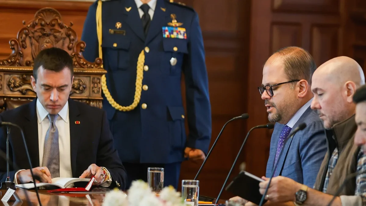 Las actuaciones de ministros como Reimberg y su declaración por el crimen de la activista Monika Silva o la reacción de Loffredo y el caso Las Malvinas han desgastado a Daniel Noboa.