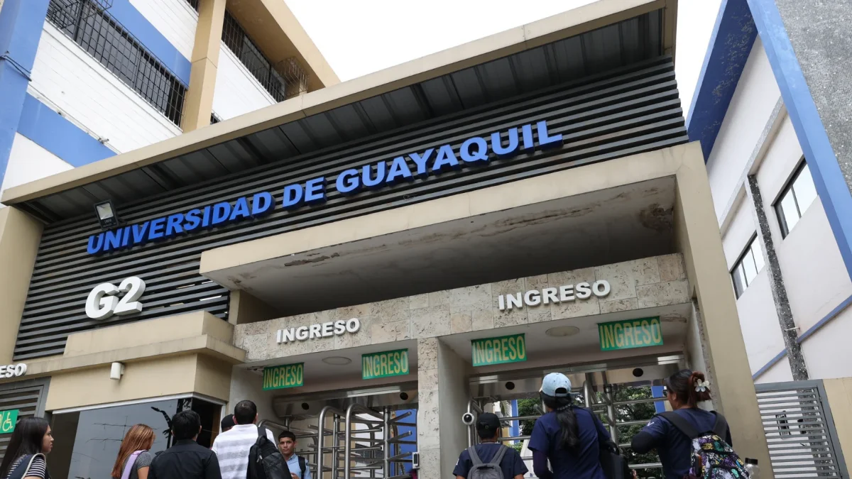 Fachada de la Universidad de Guayaquil.