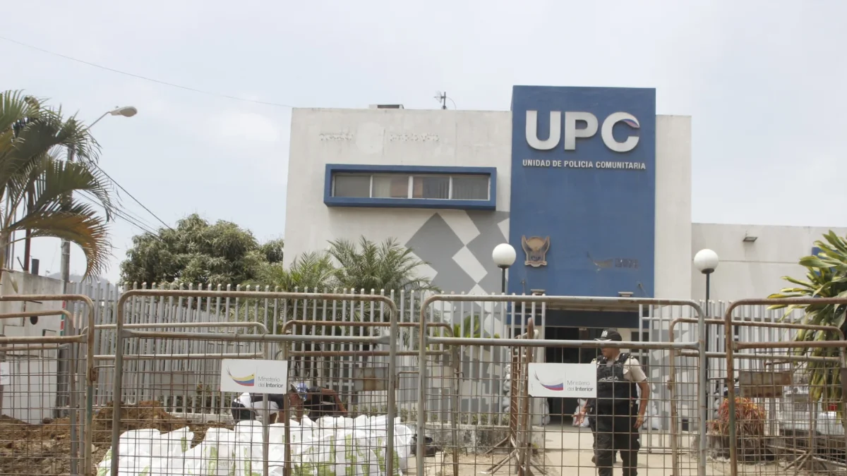Un UPC visto desde afuera.