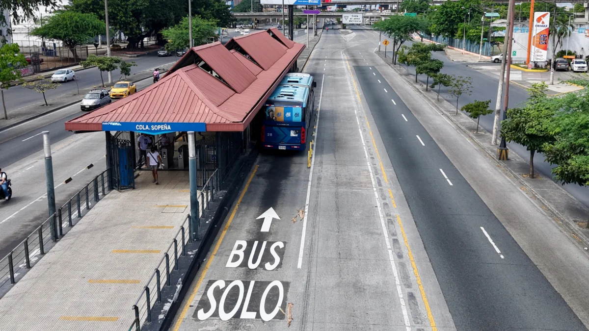 En la avenida 25 de Julio, los buses de la Troncal 2 deberán circular por un solo carril exclusivo, luego de la reducción de dos a uno dispuesta en el corredor.