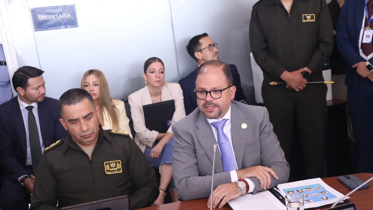 El ministro John Reimberg señaló a funcionarios del Municipio de Quito en la Asamblea.