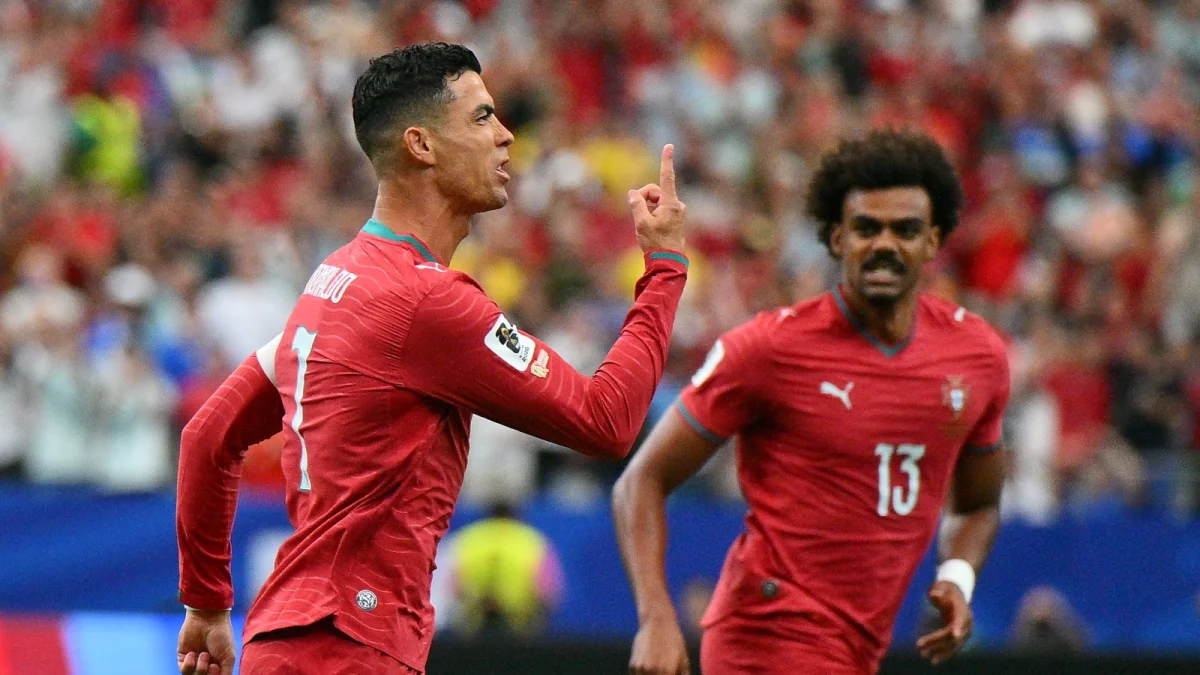 Ronaldo festeja su gol ante Uzbekistán.