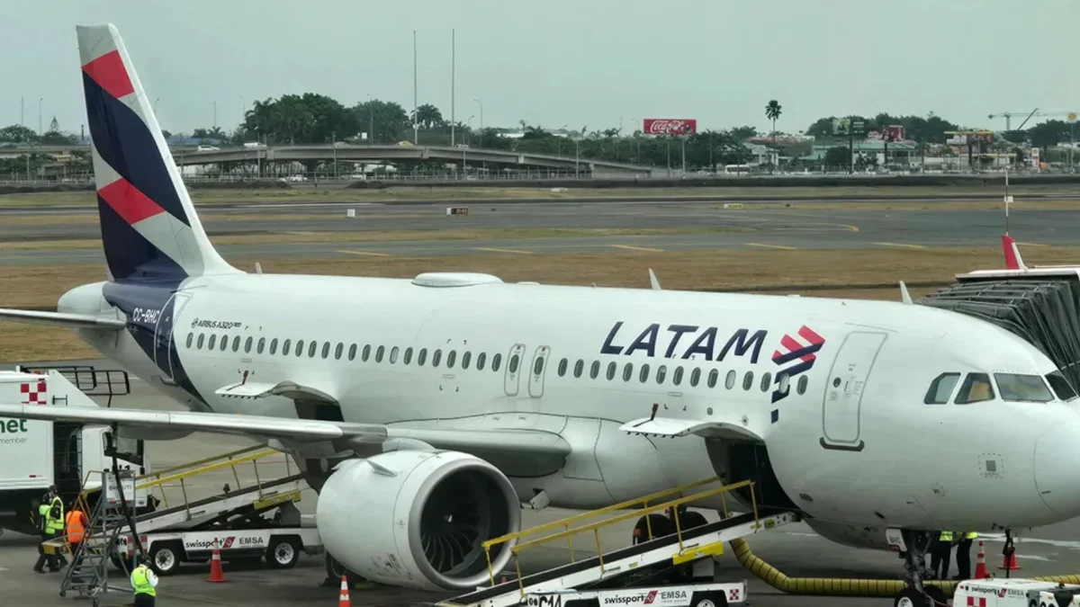 Un avión de la compañía aérea LATAM, que opera en Ecuador.