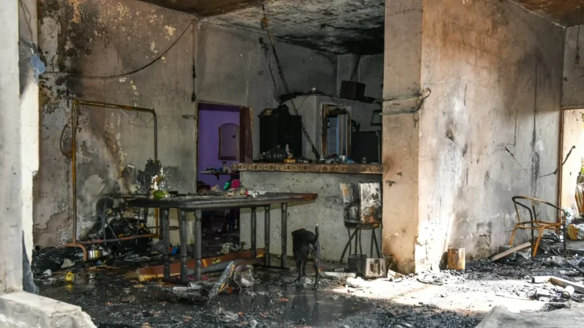 El incendio consumió gran parte de la vivienda de los adultos mayores en Chongón. Ambos permanecen hospitalizados con quemaduras de tercer grado.