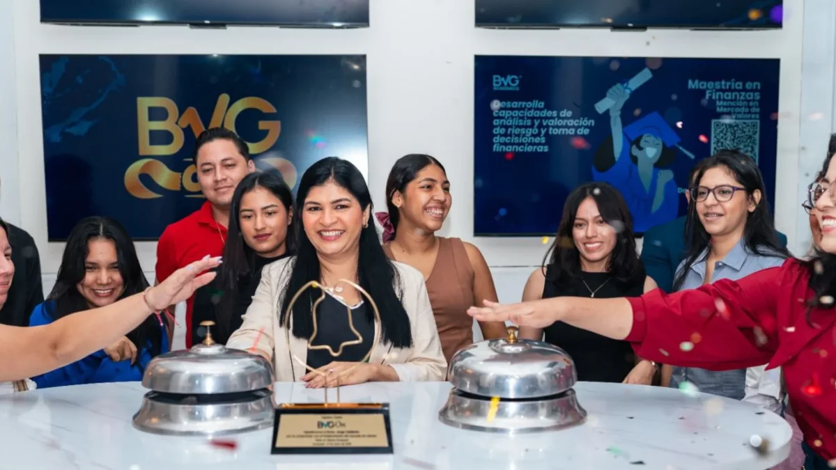 Personal de la Bolsa de Valores de Guayaquil promueve la educación financiera.