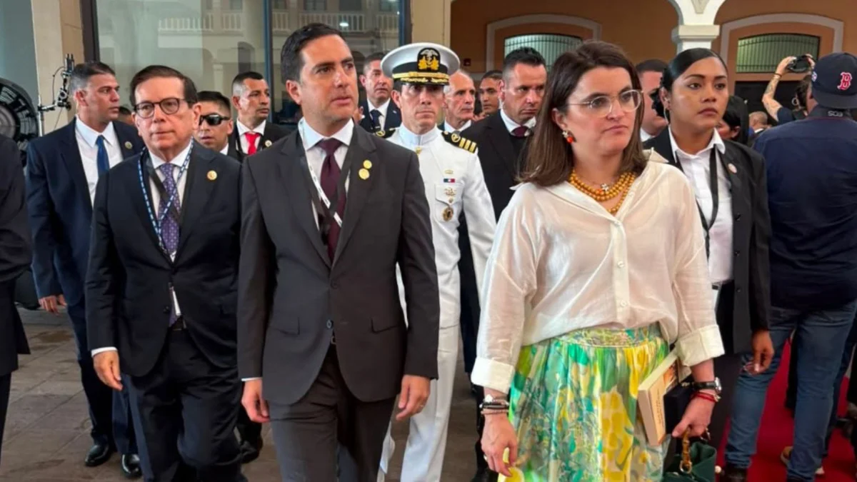 La vicepresidenta María José Pinto y el canciller Roberto Kury participaron en la entrega de las actas originales del Congreso Anfictiónico de 1826 a Panamá.