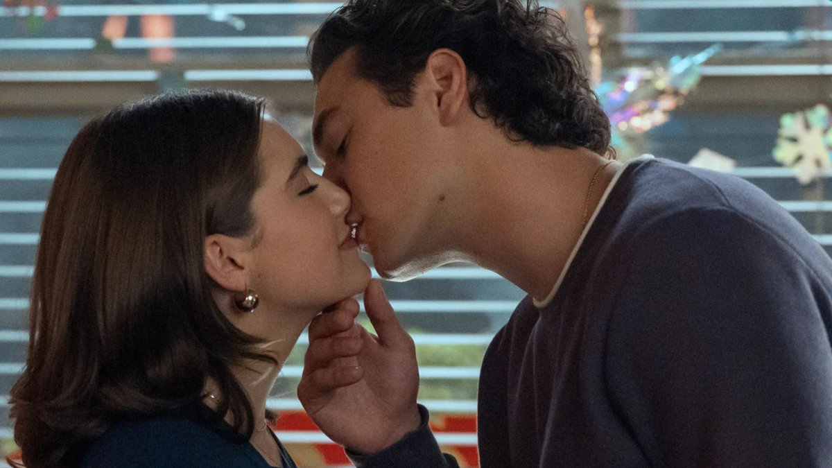 La primera temporada adaptó la historia de Hannah y Garrett, interpretados por Ella Bright y Belmont Cameli.