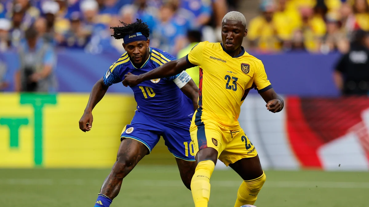 Moisés Caicedo (d) es el jugador más caro de Ecuador en el Mundial 2026.