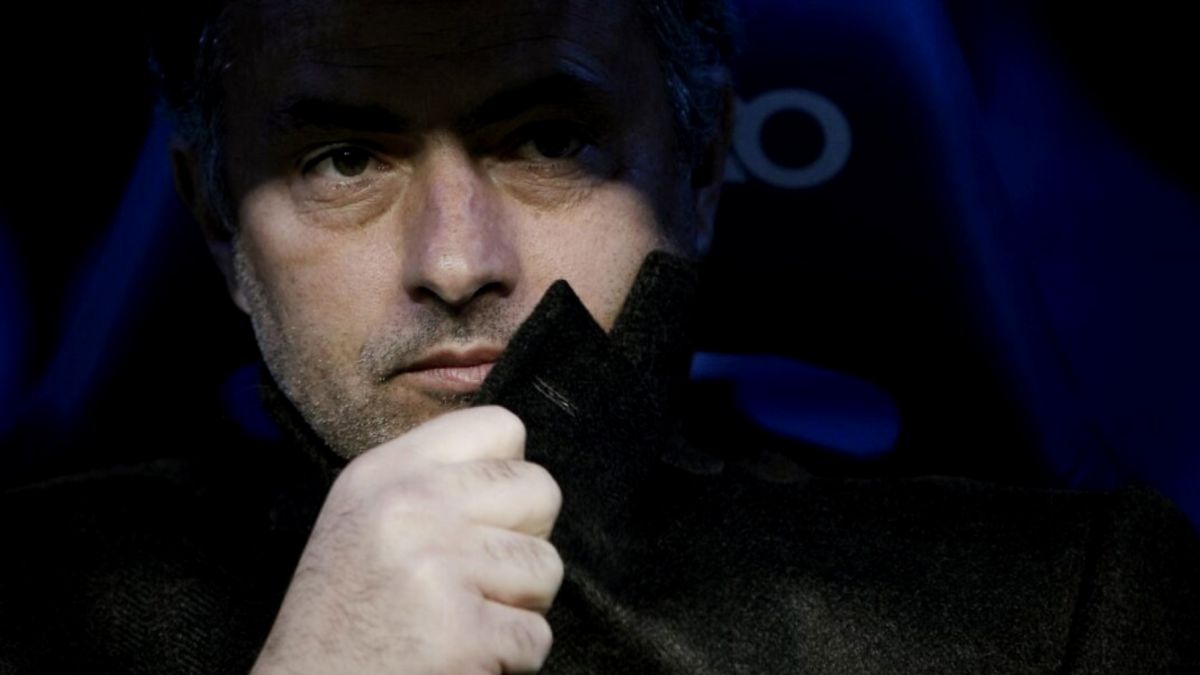 Mourinho rompe con su vieja imagen ante el Barcelona y prioriza el diálogo para resolver la crisis del vestuario