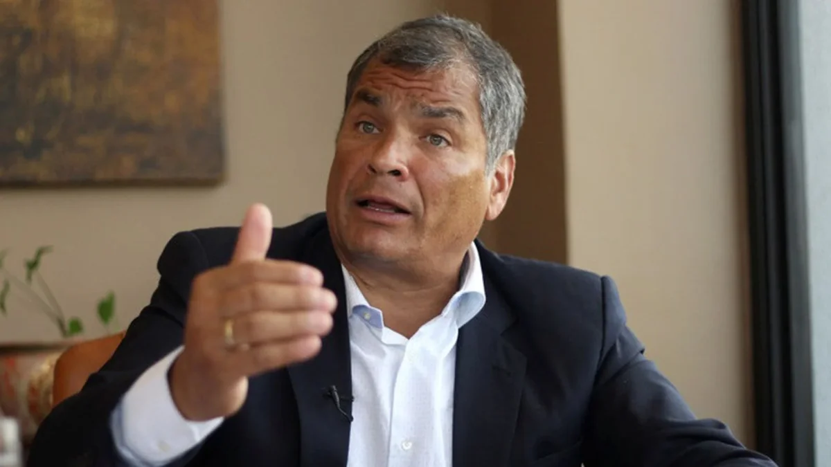 El expresidente Rafael Correa ha sido relacionado con diversos casos de corrupción.