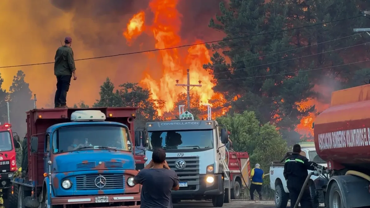 Fotografía de archivo del 3 de febrero de 2025 de un incendio en la provincia de El Bolsón, Río Negro (Argentina).