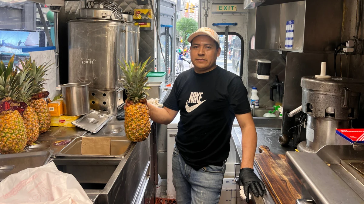 César Pérez, migrante ecuatoriano que ocupa un 'food truck' en EE. UU.