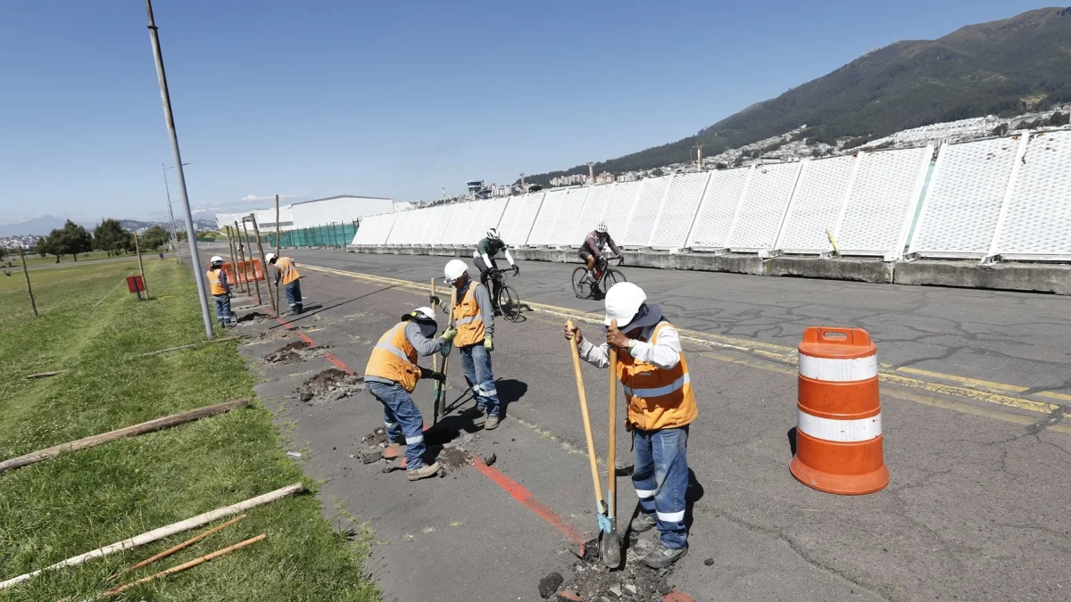 La intervención en el Parque Bicentenario avanza con fases A y B. Los trabajos generan preocupación entre los residentes y colectivos ciudadanos.
