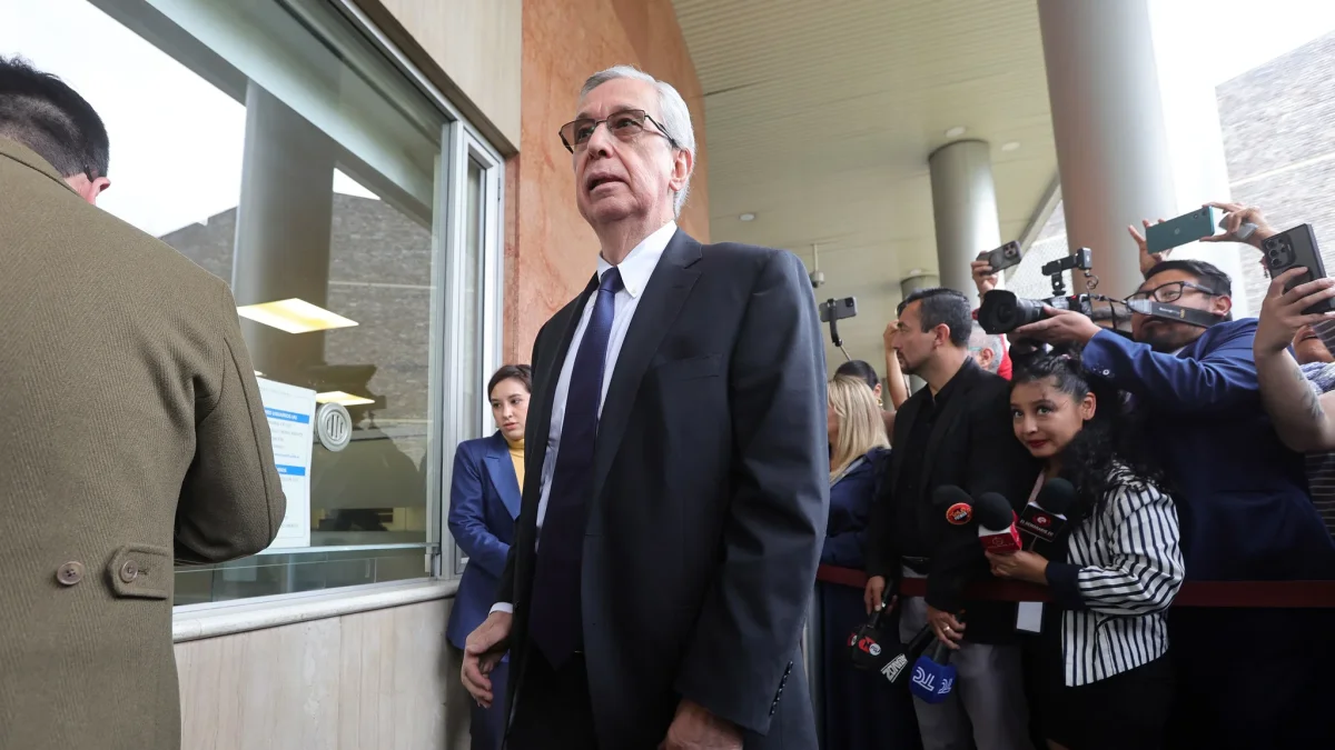 Enrique Herrería, secretario General Jurídico de la Presidencia, entregó al CNE más de 22 cajas y 14.532 folios como parte de la respuesta al pedido de revocatoria de mandato contra Daniel Noboa.
