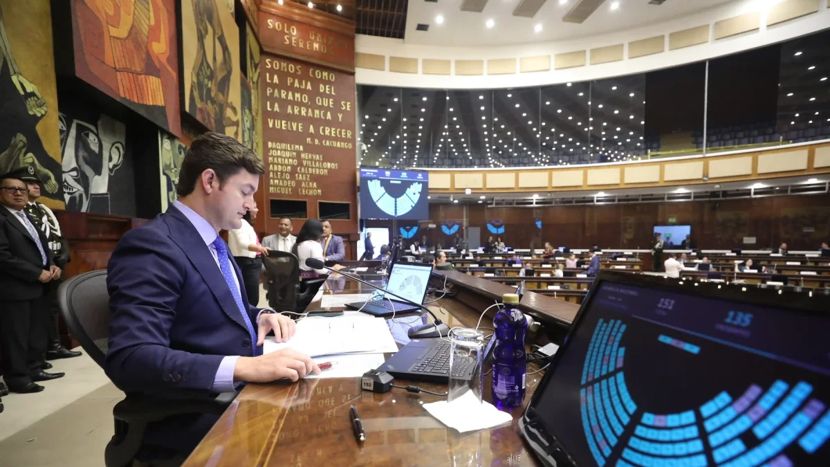 Esteban Torres es el jefe de la bancada oficialista y dirigió el debate sobre el caso Progen en el Pleno.