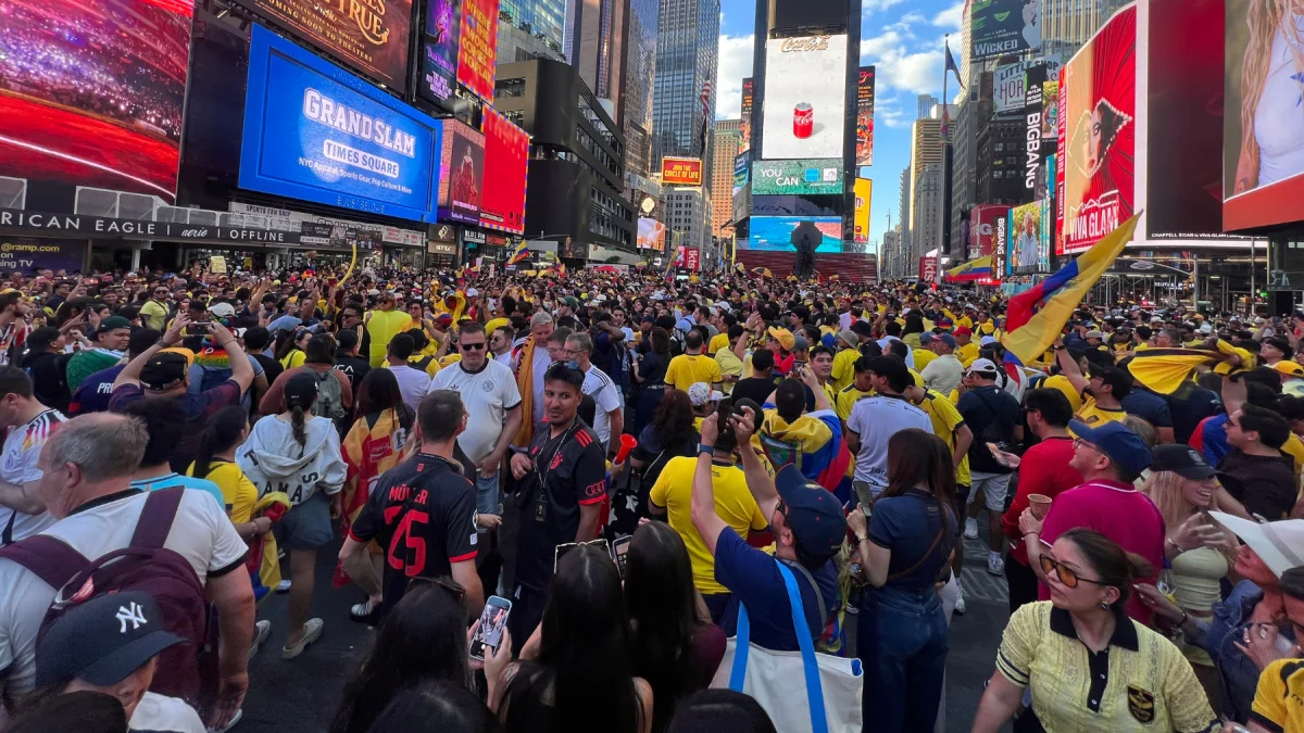 Times Square, en Nueva York (EE. UU.), se llenó de hinchas de la Selección de Ecuador en la antesala del partido contra Alemania por el Mundial 2026.