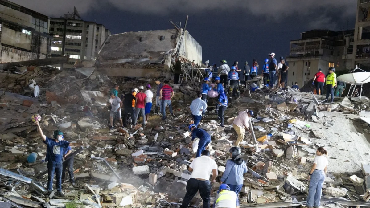 Terremotos en Venezuela dejan 160 muertos el 24 jun; autoridades habilitan líneas para buscar familiares.