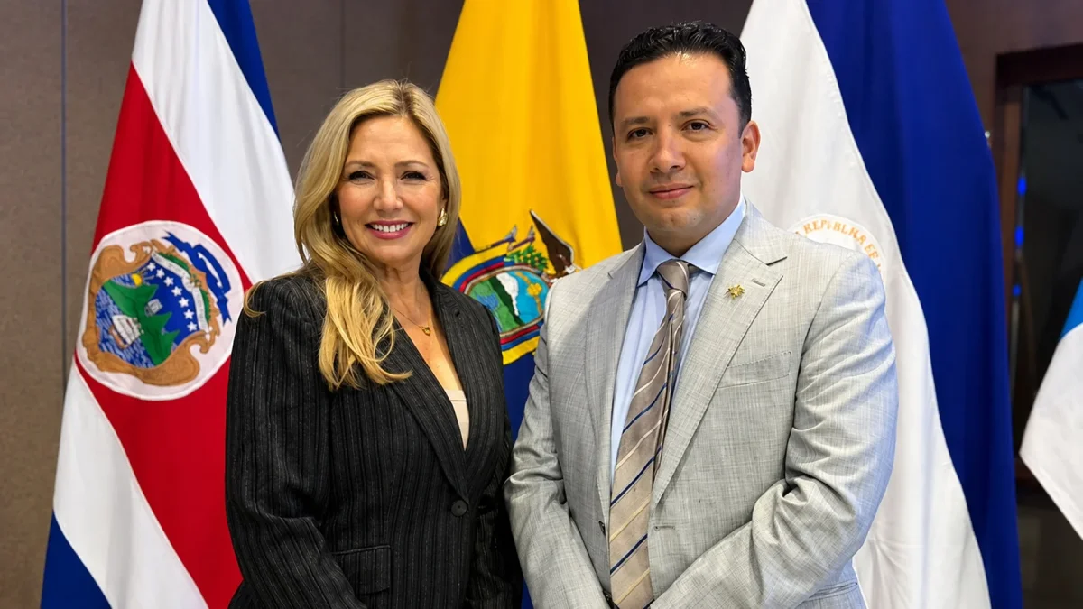Roberto Basantes, miembro de la Junta de Política y Regulación Financiera y Monetaria, participó en el FIMVA 2026.