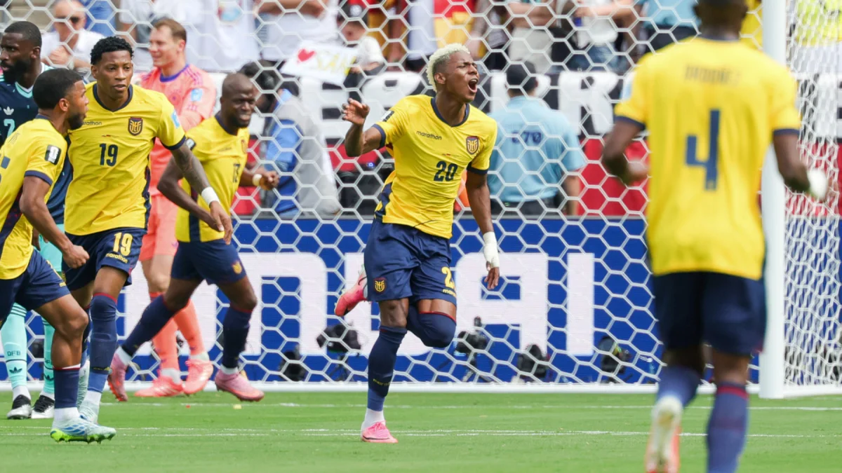 Mundial 2026: Nilson Angulo (c), autor del primer gol de Ecuador, ante Alemania.