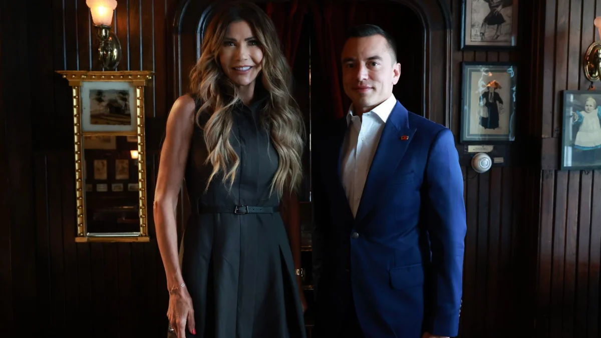 La enviada especial para el Escudo de las Américas, Kristi Noem, y el presidente de Ecuador, Daniel Noboa.