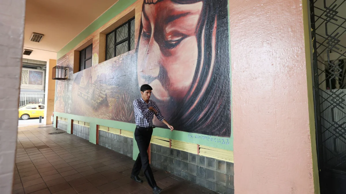 Los murales se realizaron en la fachada del edificio patrimonial de la Casa de la Cultura Ecuatoriana, núcleo de Guayas, en el centro de Guayaquil.