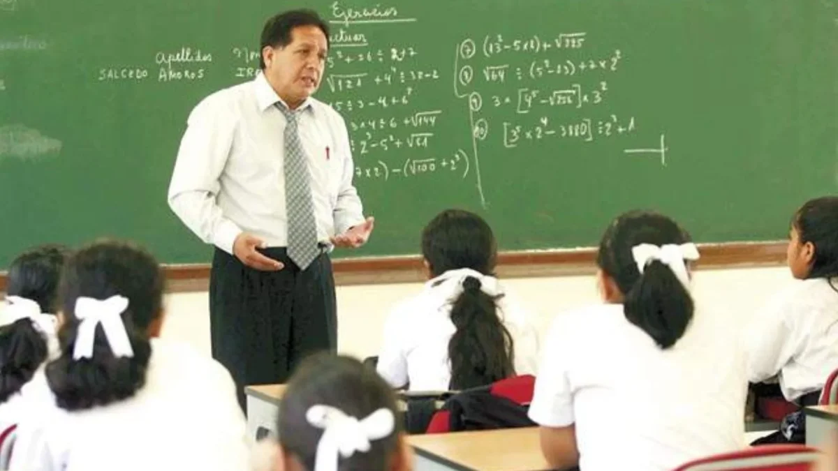 La desaparición de colegios e institutos normales destruyó la formación docente en Ecuador.