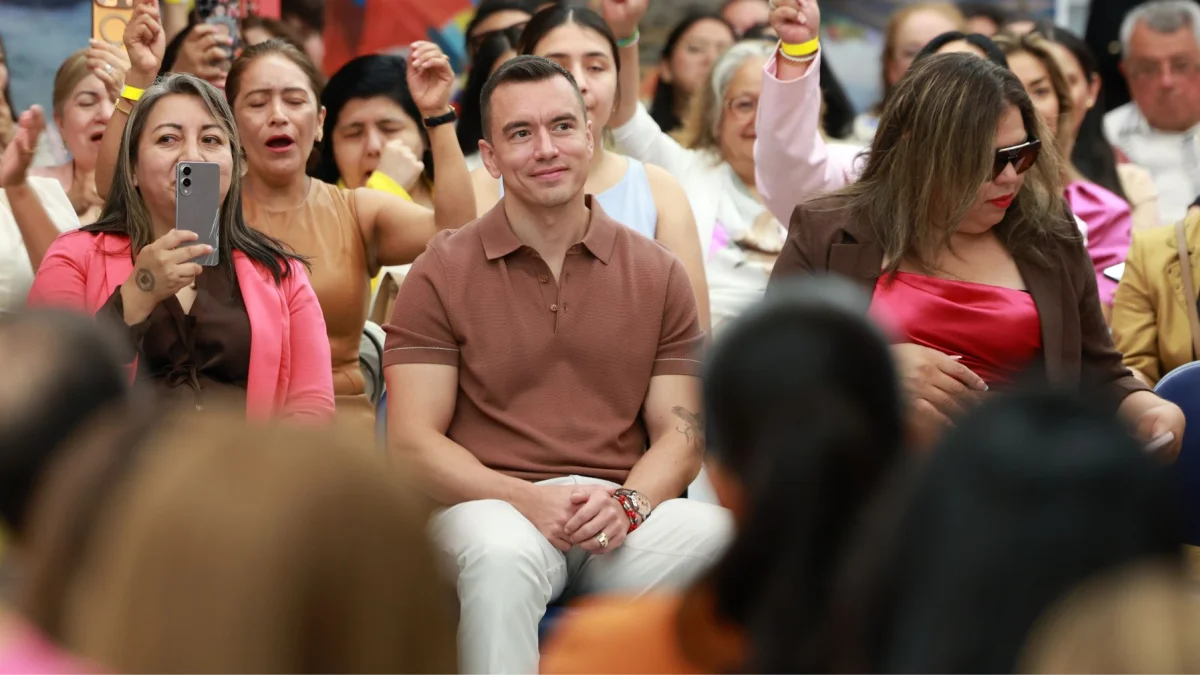 Daniel Noboa decretó el feriado nacional mientras cumple agenda oficial en Estados Unidos.