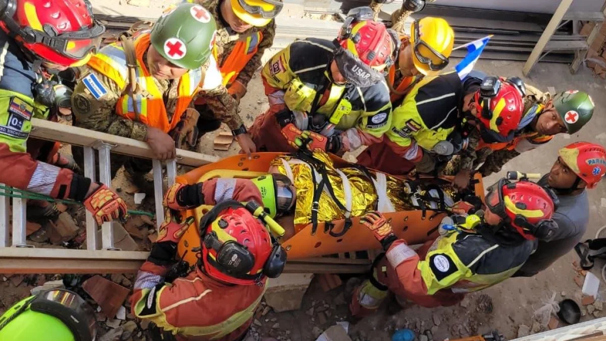 La mujer quedó atrapada bajo los escombros por más de 60 horas, en el sector de Playa Grande, en Venezuela.