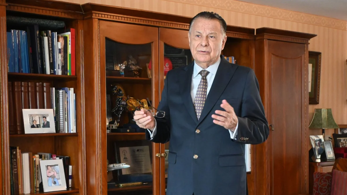 Patricio Zuquilanda es un político y diplomático ecuatoriano. Fue canciller del Gobierno del expresidente Lucio Gutiérrez.