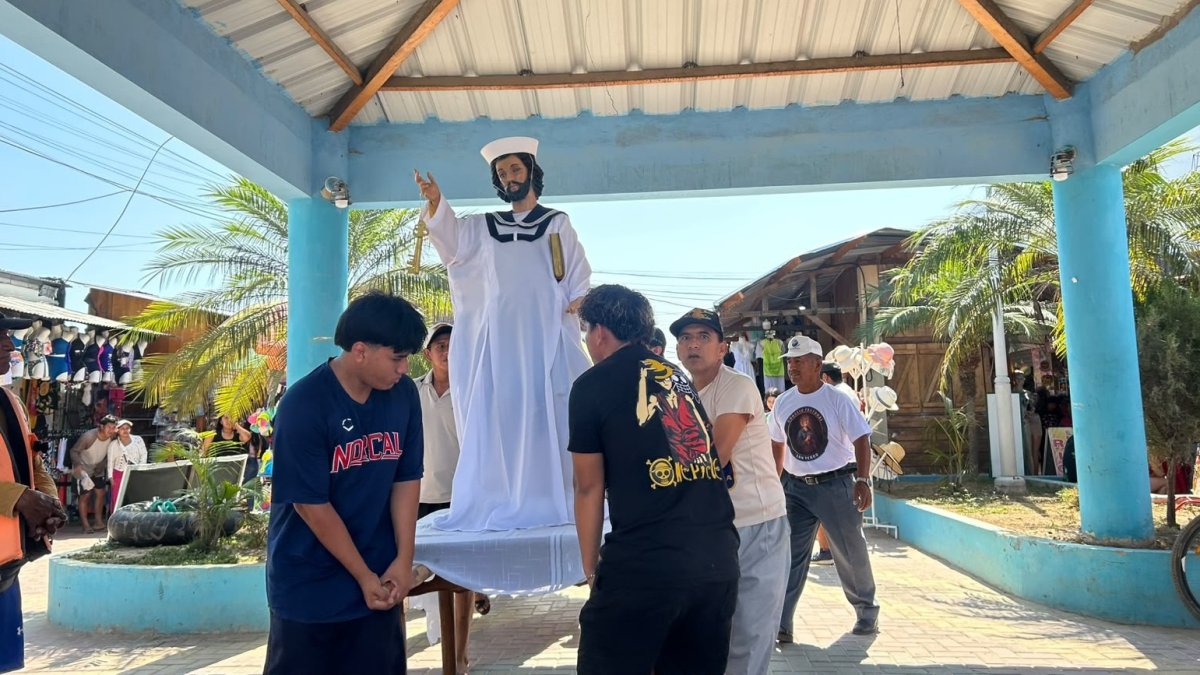 La imagen de San Pedro partió desde el balneario de Ayangue hasta la comuna que lleva el mismo nombre del santo