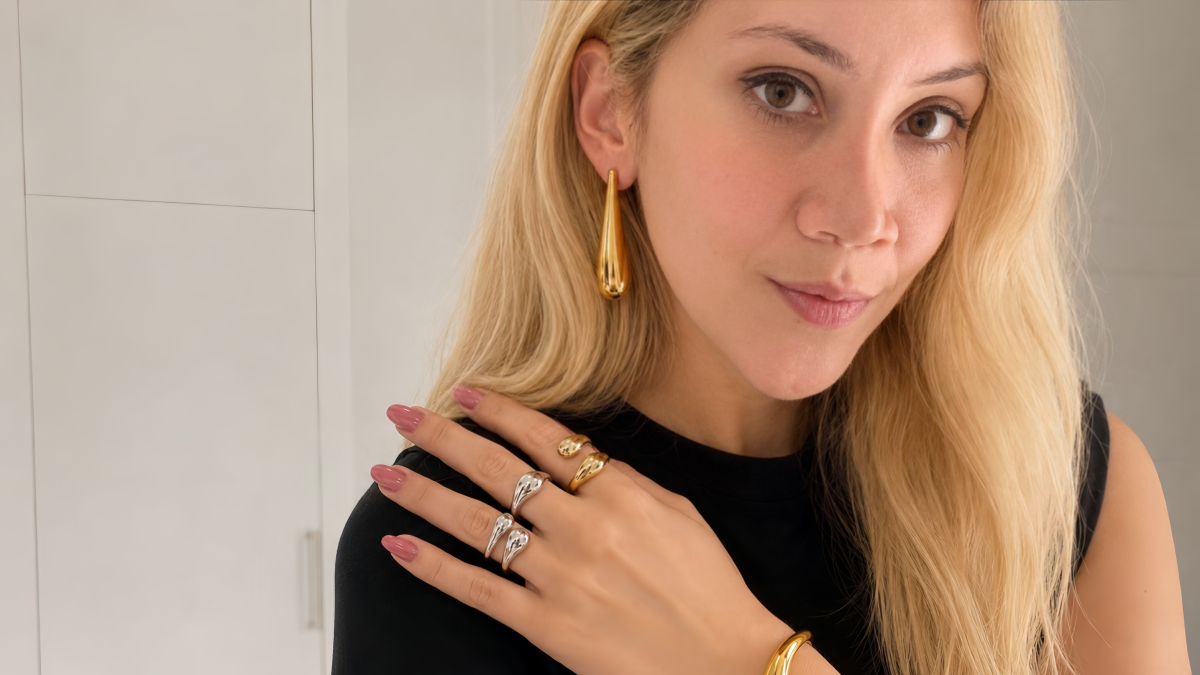 Entre aretes XL, brazaletes y anillos chunky, confirmé que no hace falta gastar una fortuna para elevar un look.