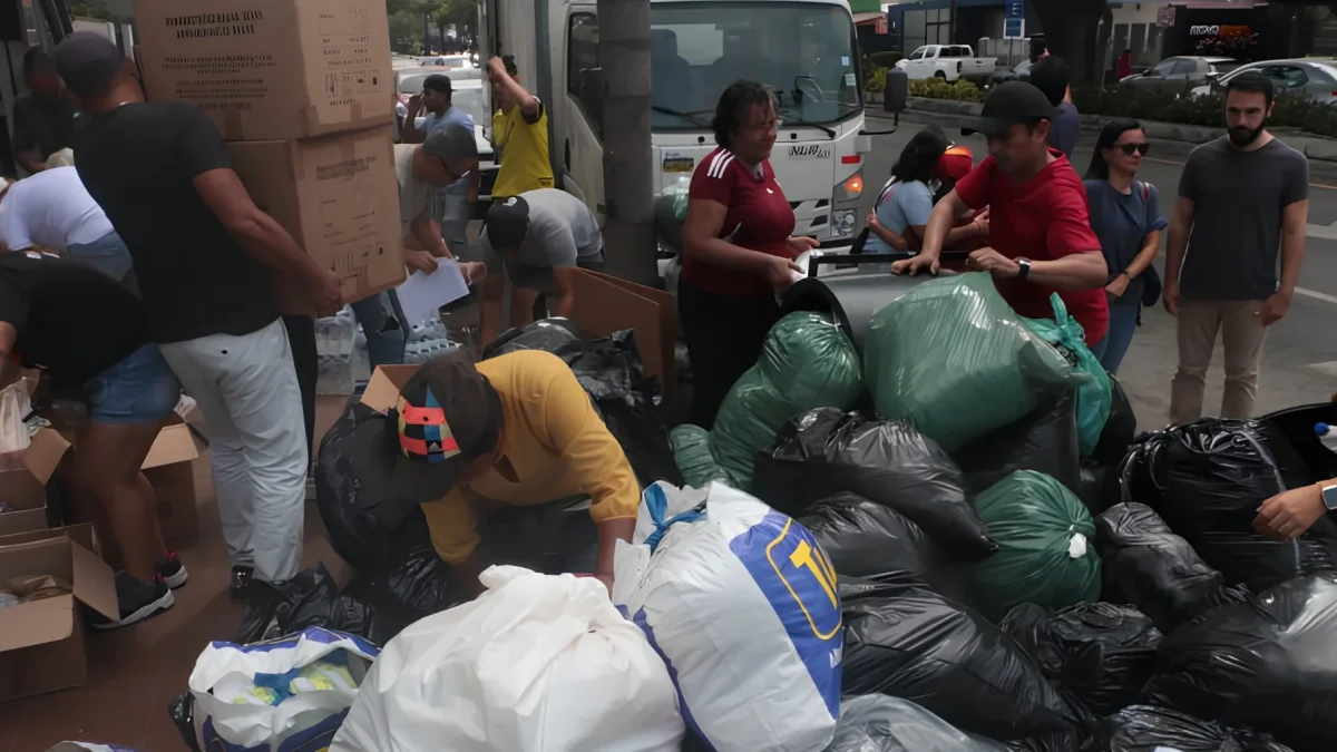 Venezolanos y guayaquileños se unieron para ayudar al país hermano tras el terremoto.