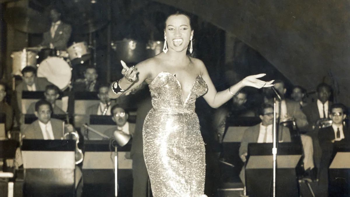 La cantante cubana Celia Cruz, fallecida en 2003, se convirtió en la primera artista latina cuya voz fue recreada mediante inteligencia artificial.