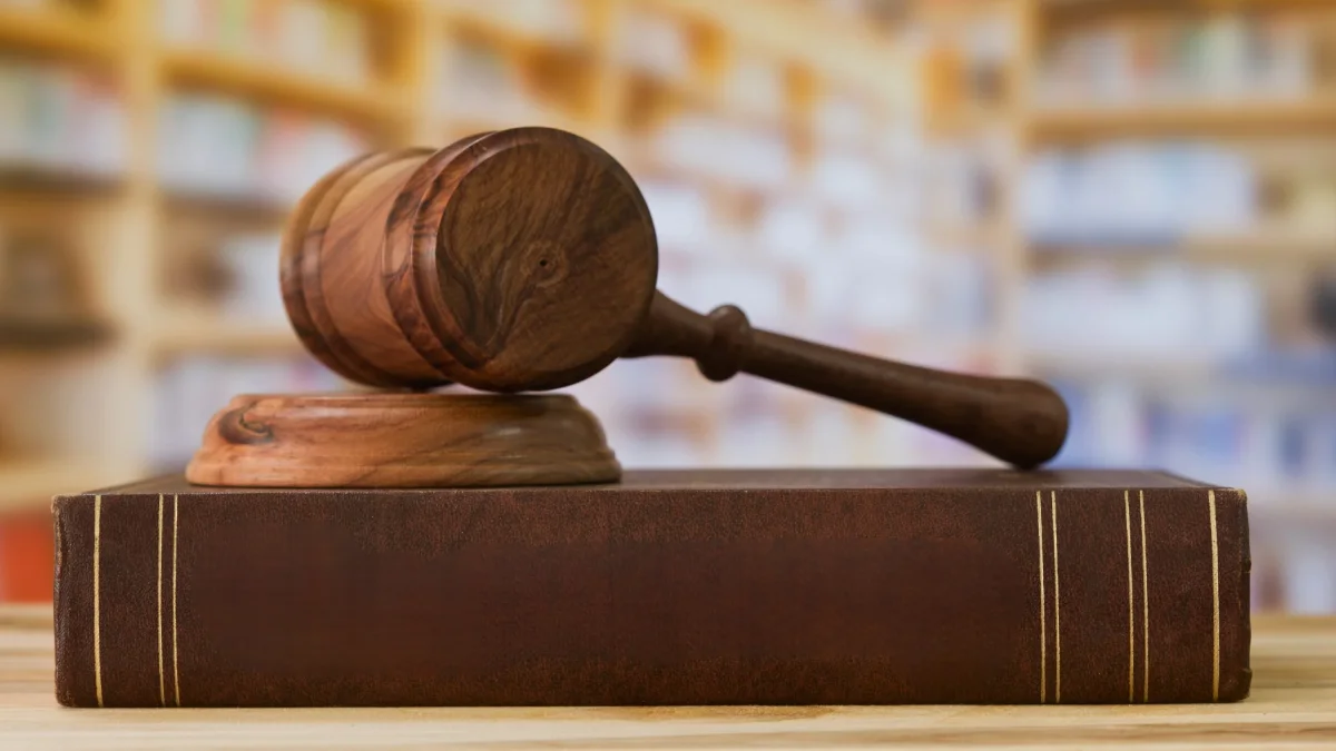 La actuación independiente de la justicia es un pilar esencial para garantizar la transparencia y el Estado de derecho.