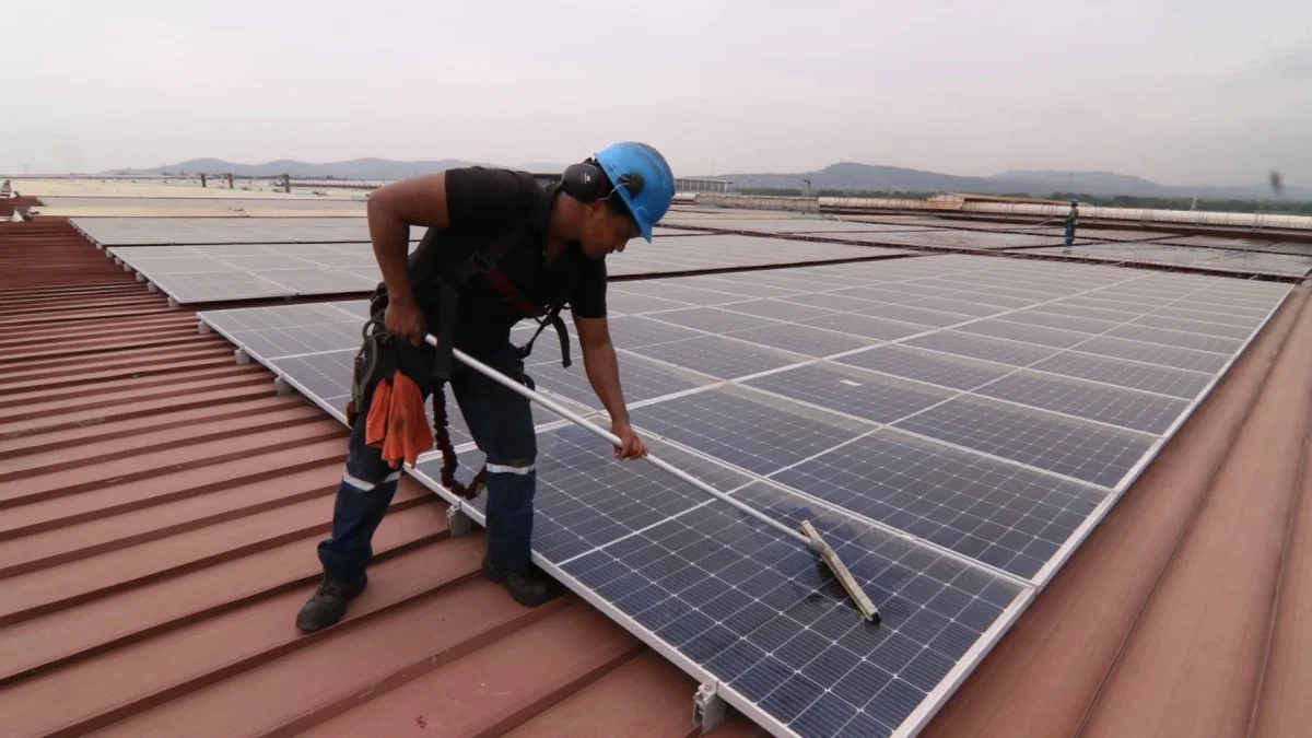 Las empresas consideradas grandes consumidores deben contar con sistemas propios de generación de energía hasta diciembre de 2026 (foto referencial).