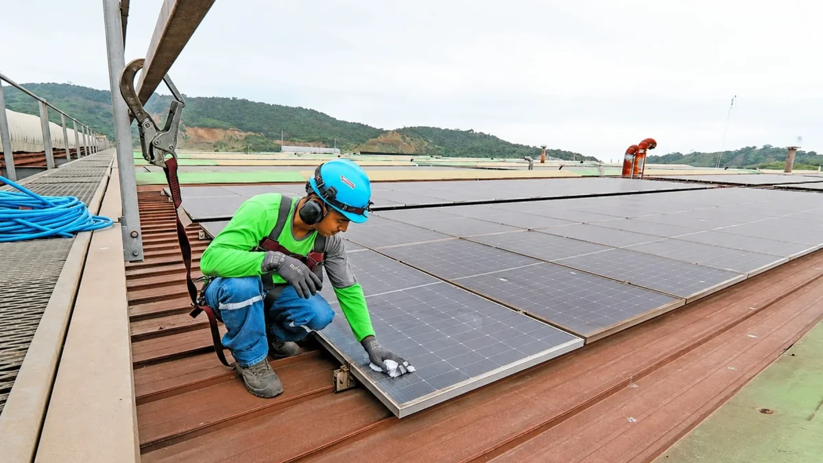 El techo de Kubiec cuenta con paneles fotovoltaicos que permiten generar un megavatio.