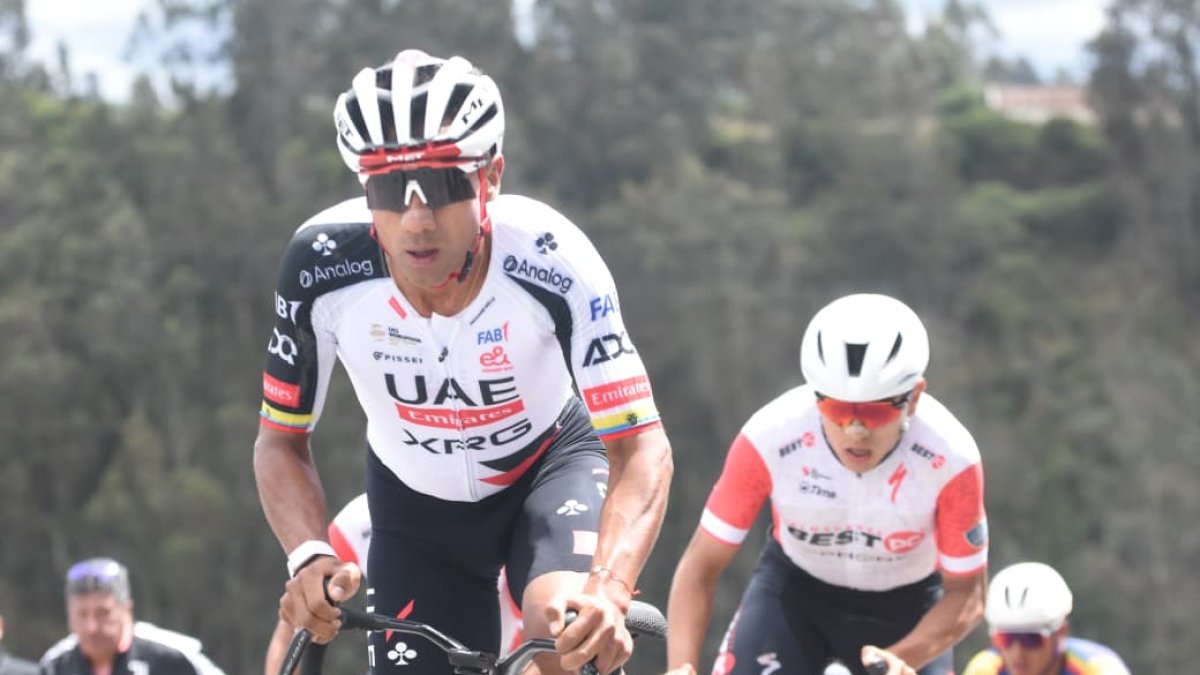 El ciclista ecuatoriano Jhonatan Narváez (i) participó en el Campeonato Nacional de Ruta, que tuvo lugar en Tulcán.