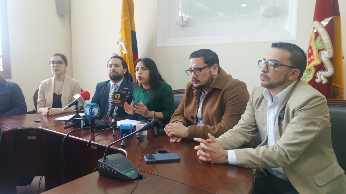 Marisol Peñaloza, alcaldesa (s) de Cuenca, encabezó una reunión con los siete asambleístas de Azuay y marcaron una agenda conjunta.