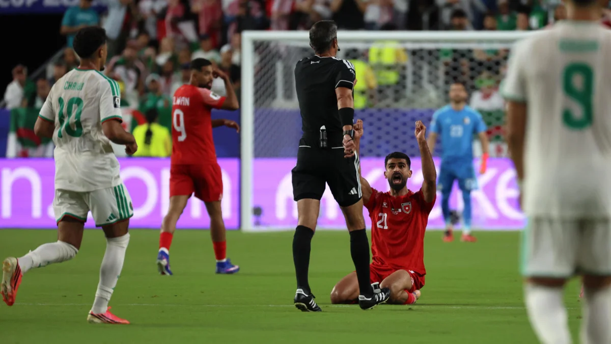 Slavko Vincic, árbitro esloveno, durante un partido del Mundial 2026.