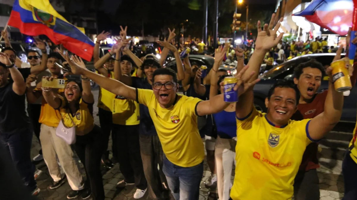 Muchos piensan que el fútbol es solo eso, un juego, pero para los ecuatorianos es indudablemente un vínculo de unión y esperanza.