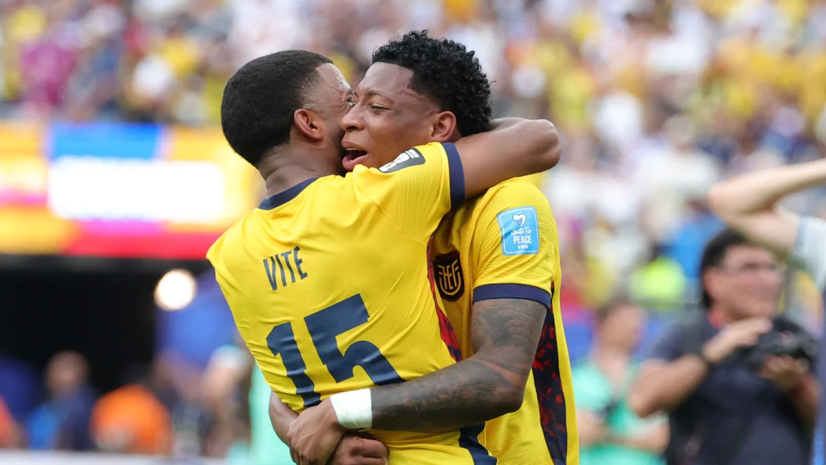 Gonzalo Plata (d) y Pedro Vite han sido figuras de Ecuador en el Mundial 2026.