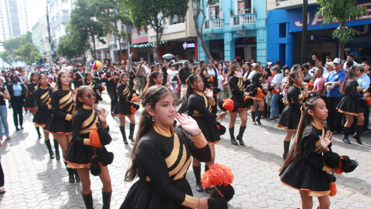 Preferencial. Los desfiles suelen provocar los cierres de vías.