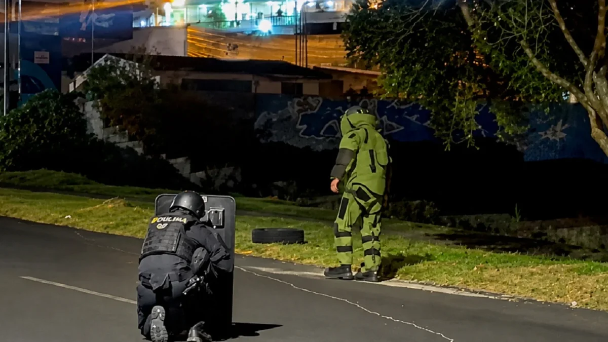 Especialistas del GIR realizaron una detonación controlada de la granada hallada en el sector de La Ofelia.
