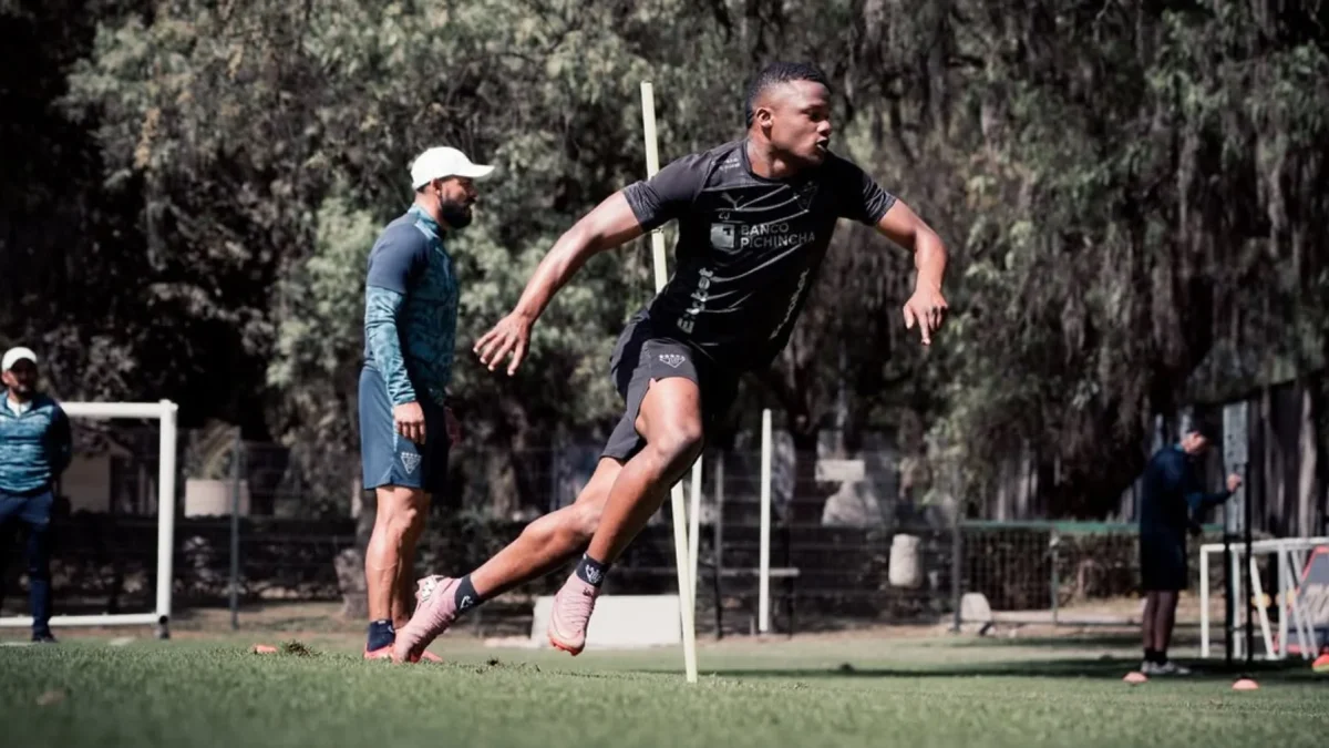 Jugadores de Liga de Quito durante el último entrenamiento previo al duelo frente a Orense por la fecha 16 de la LigaPro.