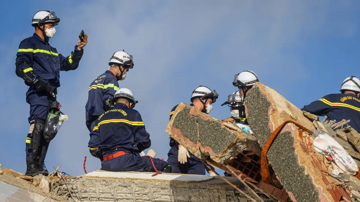 La Guaira, el epicentro de la devastación, rescatistas de todo el mundo trabajan contrareloj para buscar supervivientes de la tragedia.