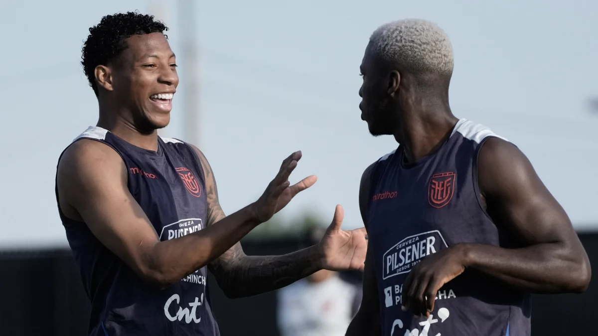 Gonzalo Plata y Moisés Caicedo en el entrenamiento de Ecuador en el Mundial 2026.