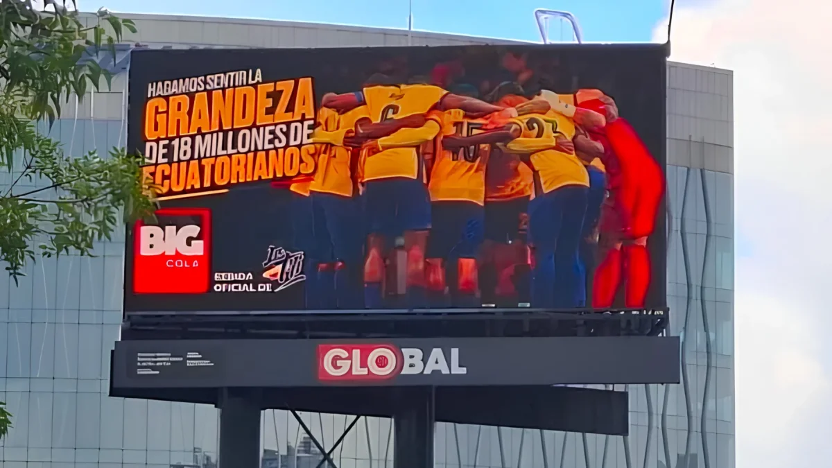 Pantallas digitales ubicadas en distintos puntos de Ciudad de México proyectaron mensajes de apoyo a la Selección ecuatoriana antes de su compromiso internacional.
