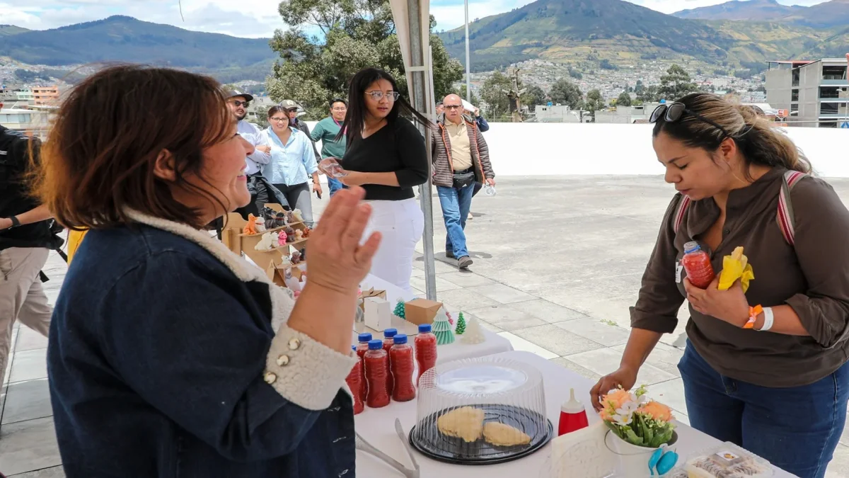 Jóvenes Emprendedores de la Casa Sin Fronteras recibieron un capital semilla gracias a empresa privada y ONG.